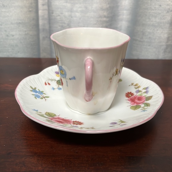Shelley Rose and Red Daisy Demitasse Cup & Saucer DISCONTINUED! - Picture 15 of 16